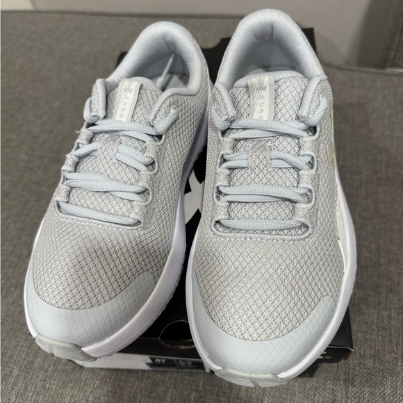 Under Armour Light Gray Athletic Shoes - Picture 2 of 3